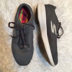 🌵BOGO🌵 Skechers Quick fit Goga Max sneakers